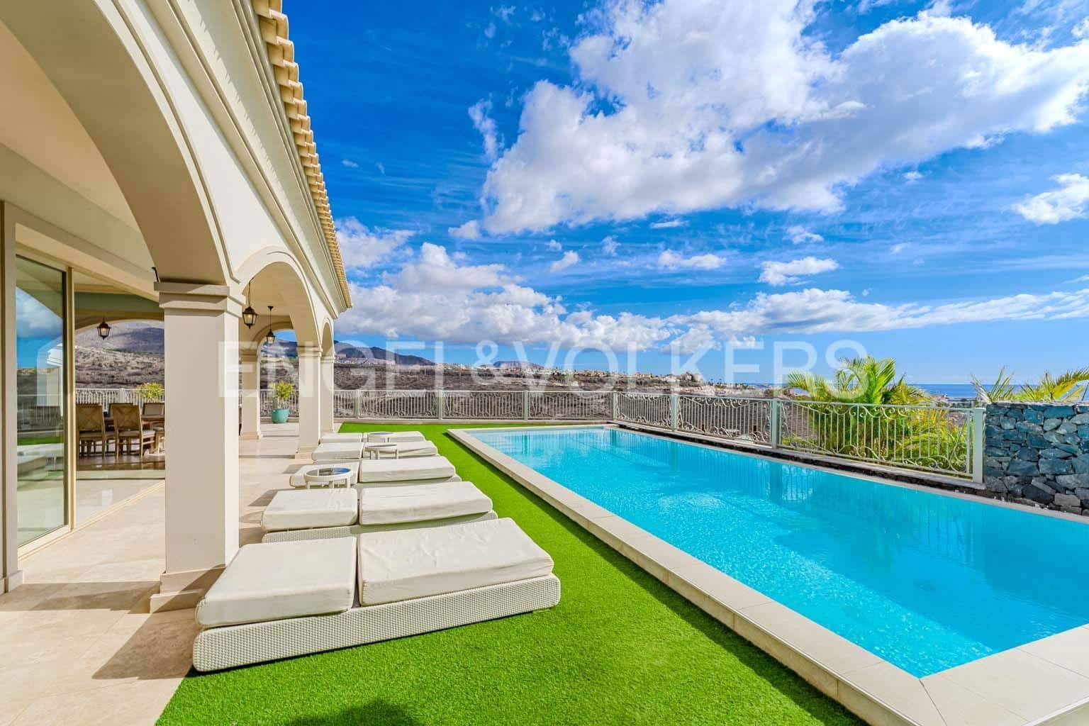 7 soveværelse Villa til salg i Costa Adeje med swimmingpool garage - € 5.950.000 (Ref: 8820541)