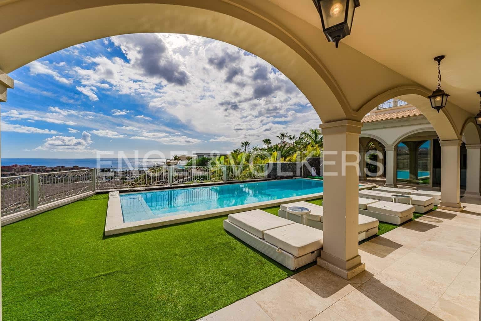 7 soveværelse Villa til salg i Costa Adeje med swimmingpool garage - € 5.950.000 (Ref: 8820541)