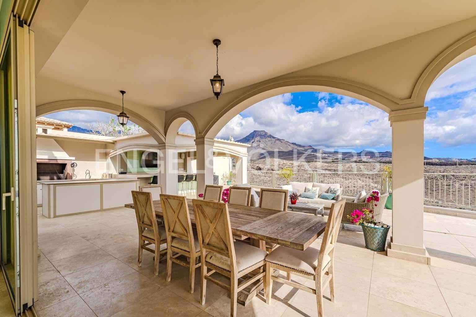 7 soveværelse Villa til salg i Costa Adeje med swimmingpool garage - € 5.950.000 (Ref: 8820541)