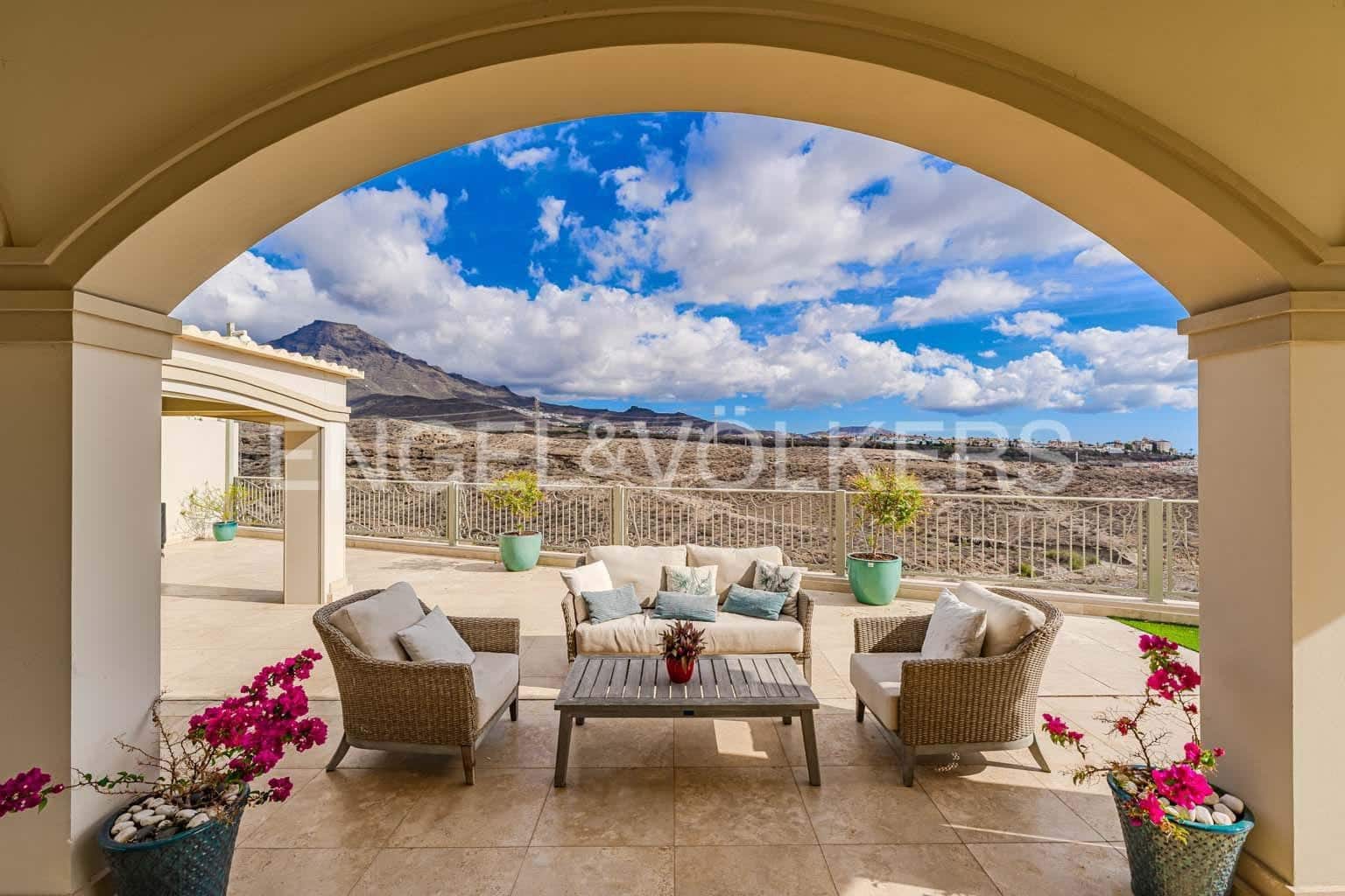 7 soveværelse Villa til salg i Costa Adeje med swimmingpool garage - € 5.950.000 (Ref: 8820541)