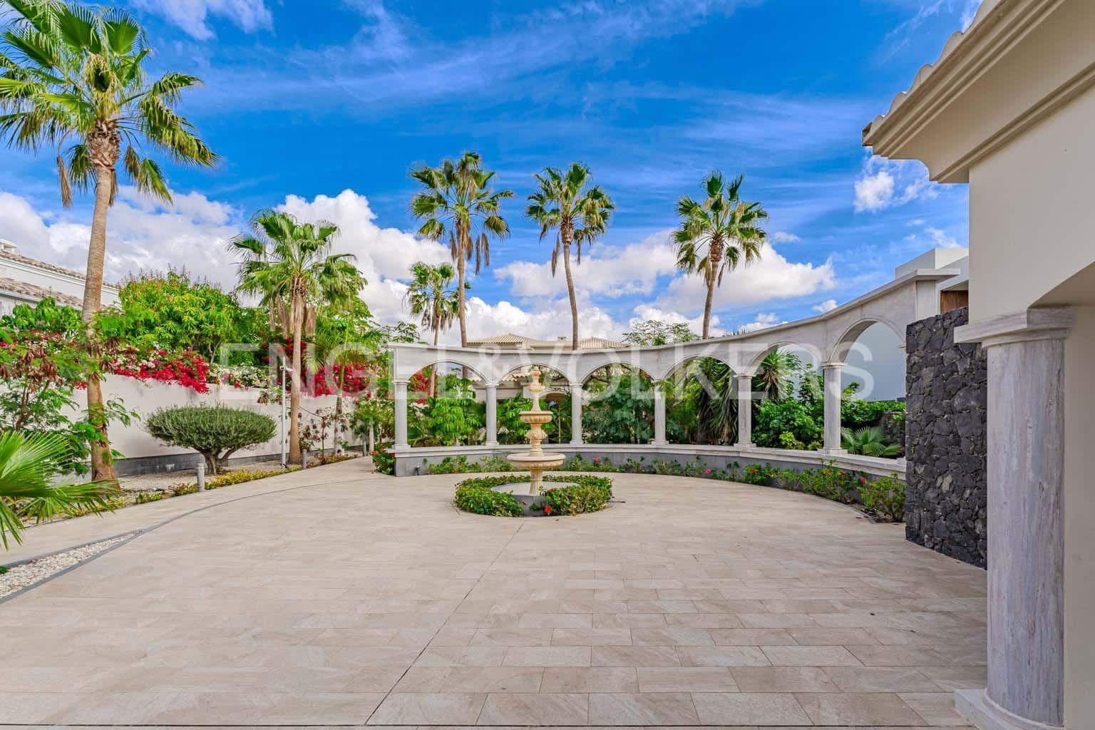 7 soveværelse Villa til salg i Costa Adeje med swimmingpool garage - € 5.950.000 (Ref: 8820541)