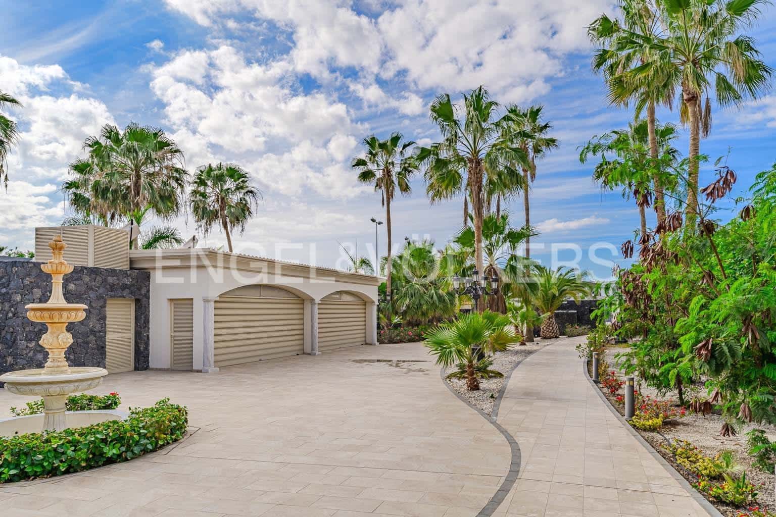 7 soveværelse Villa til salg i Costa Adeje med swimmingpool garage - € 5.950.000 (Ref: 8820541)