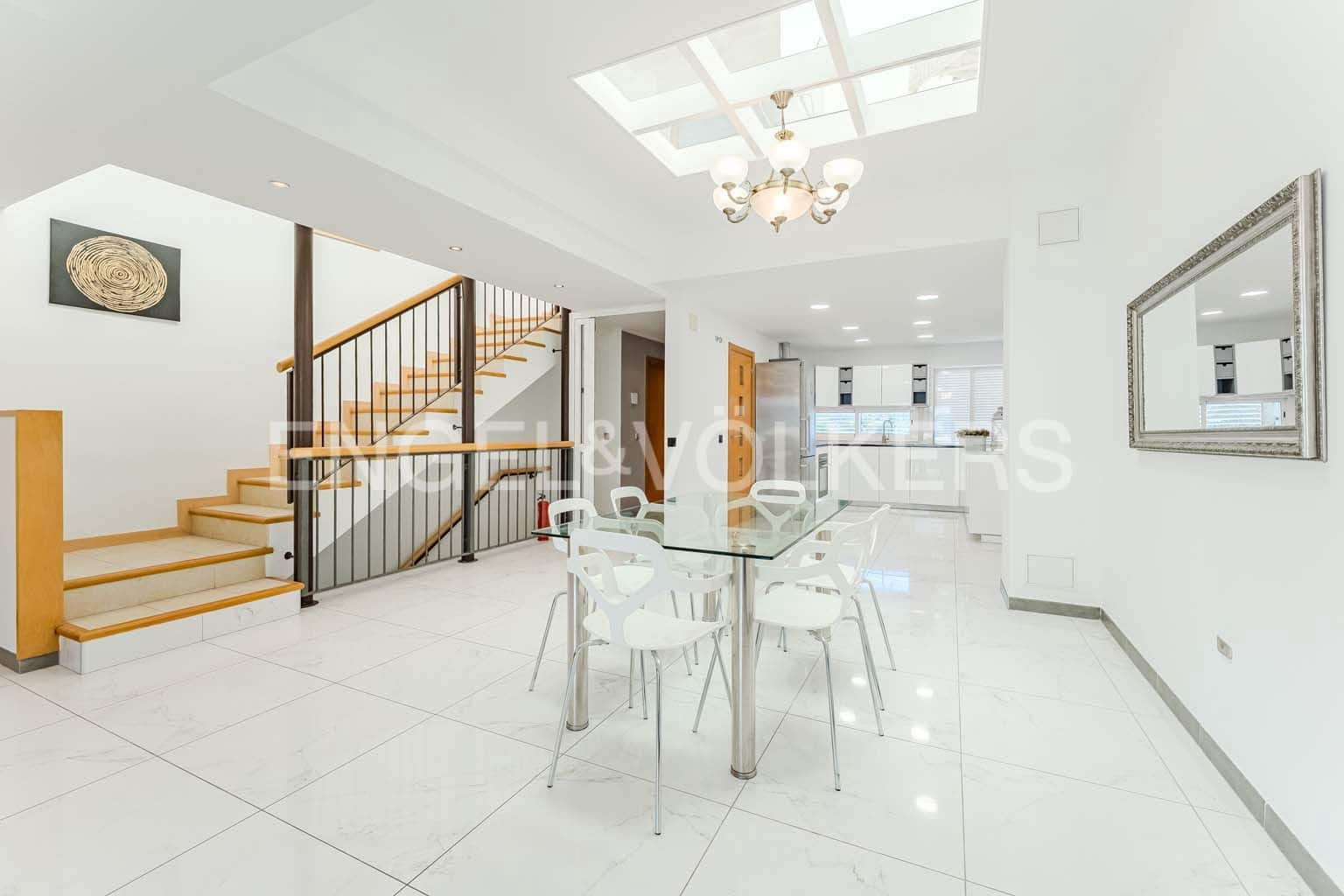 3 soverom Villa til salgs i El Madronal med svømmebasseng garasje - € 650 000 (Ref: 8873324)