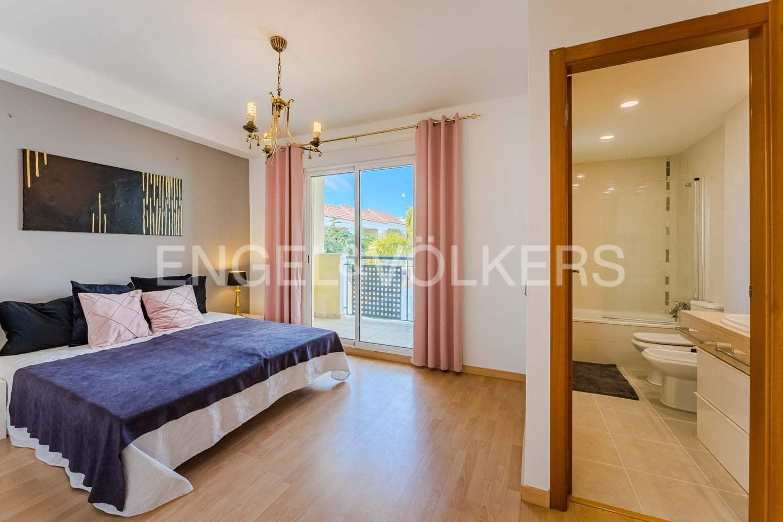 3 soverom Villa til salgs i El Madronal med svømmebasseng garasje - € 650 000 (Ref: 8873324)