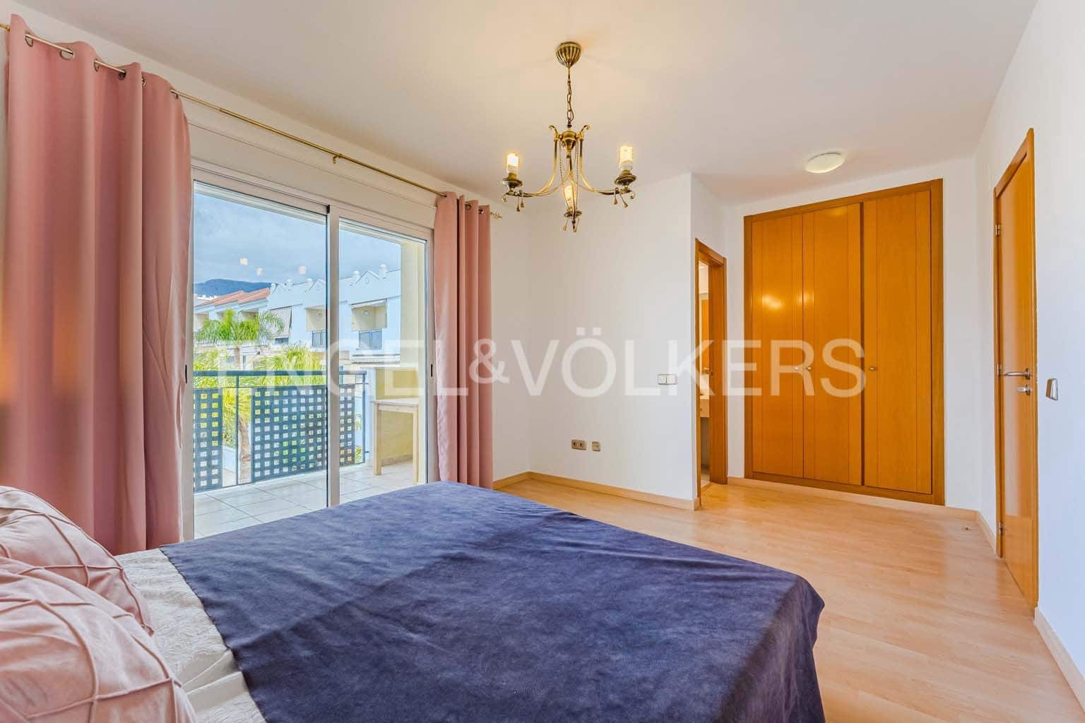 3 soverom Villa til salgs i El Madronal med svømmebasseng garasje - € 650 000 (Ref: 8873324)