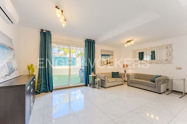 3 soverom Villa til salgs i El Madroñal, Adeje med svømmebasseng garasje - € 650 000 (Ref: 8873324)