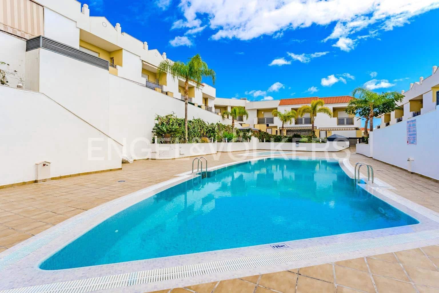 3 soverom Villa til salgs i El Madronal med svømmebasseng garasje - € 650 000 (Ref: 8873324)