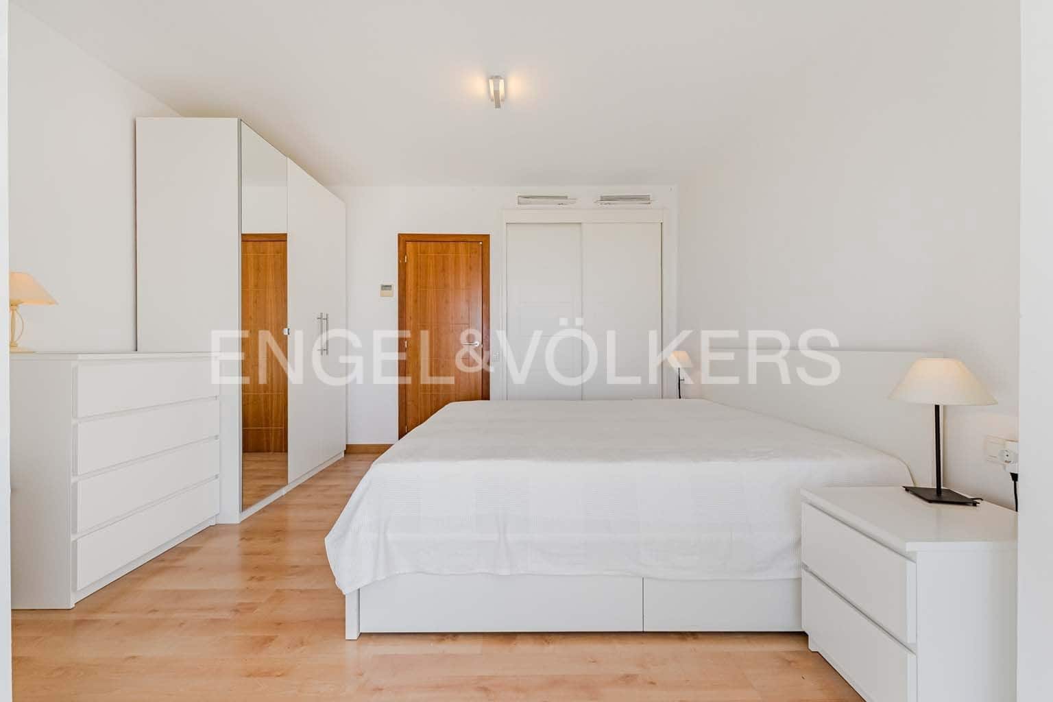 2 bedroom Villa for sale in Costa Adeje with pool - € 595,000 (Ref: 8873325)