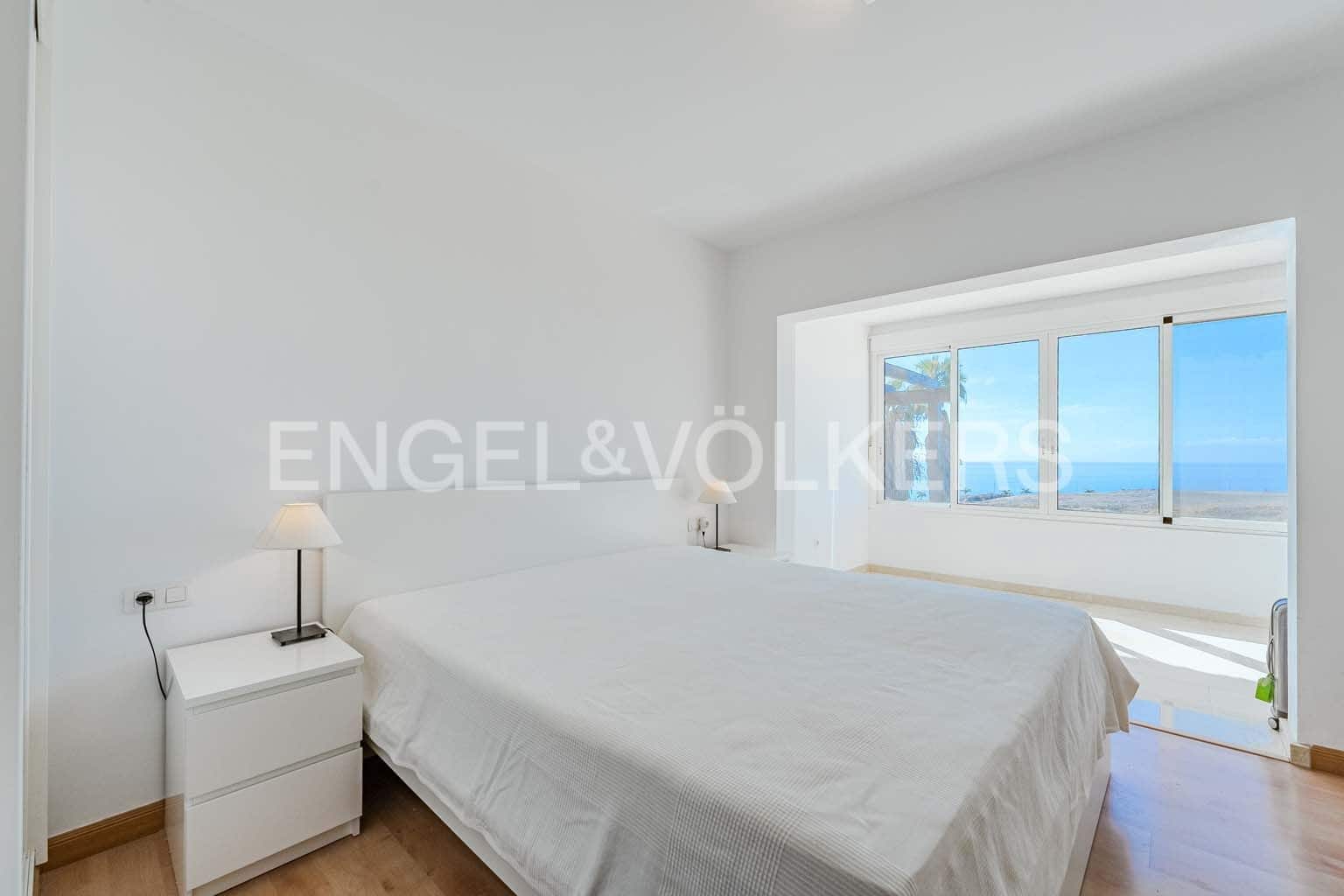 2 bedroom Villa for sale in Costa Adeje with pool - € 595,000 (Ref: 8873325)