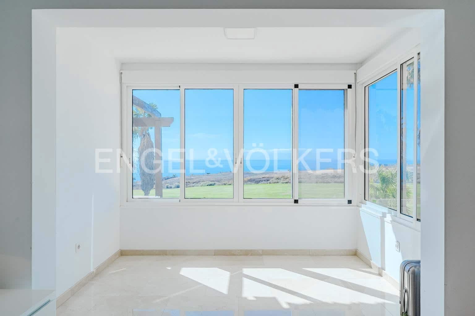 2 bedroom Villa for sale in Costa Adeje with pool - € 595,000 (Ref: 8873325)