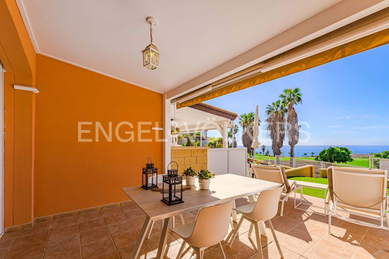 2 bedroom Villa for sale in Costa Adeje with pool - € 595,000 (Ref: 8873325)