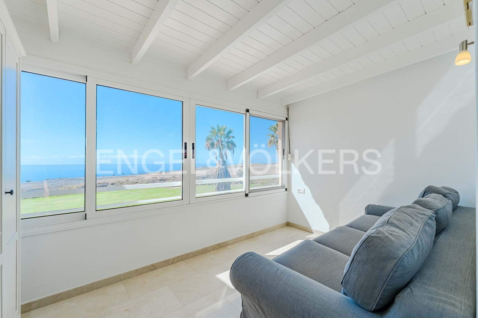 2 bedroom Villa for sale in Costa Adeje with pool - € 595,000 (Ref: 8873325)