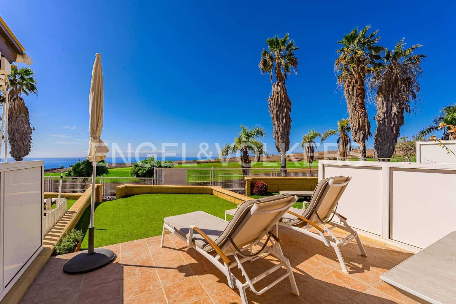 2 bedroom Villa for sale in Costa Adeje with pool - € 595,000 (Ref: 8873325)