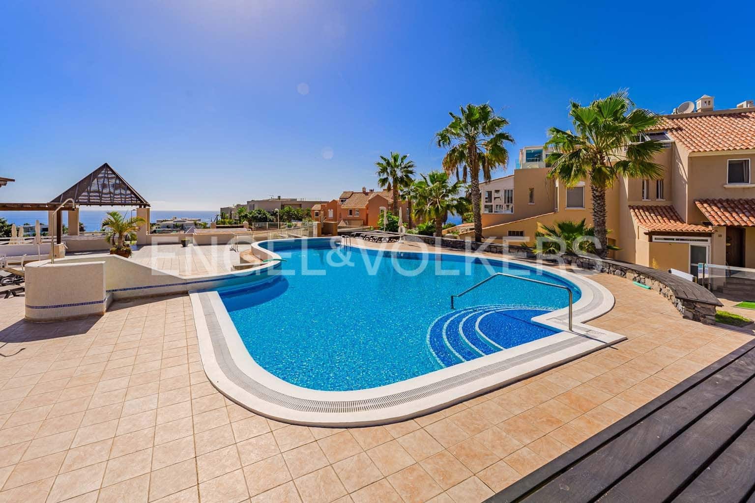 2 bedroom Villa for sale in Costa Adeje with pool - € 595,000 (Ref: 8873325)