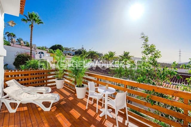 2 slaapkamer Villa te koop in Chayofa, Arona met zwembad - € 398.000 (Ref: 8891475)