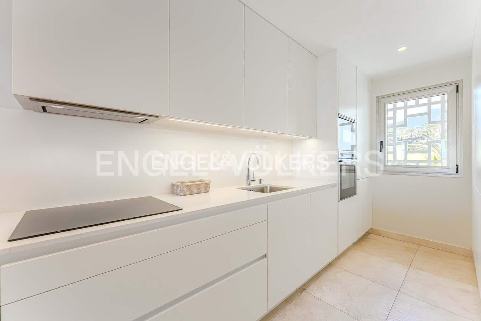 2 bedroom Apartment for sale in Guia de Isora with pool - € 690,000 (Ref: 8935546)