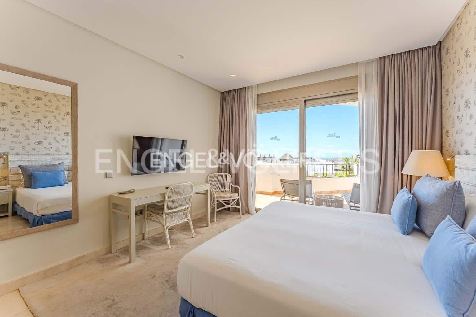 2 bedroom Apartment for sale in Guia de Isora with pool - € 690,000 (Ref: 8935546)