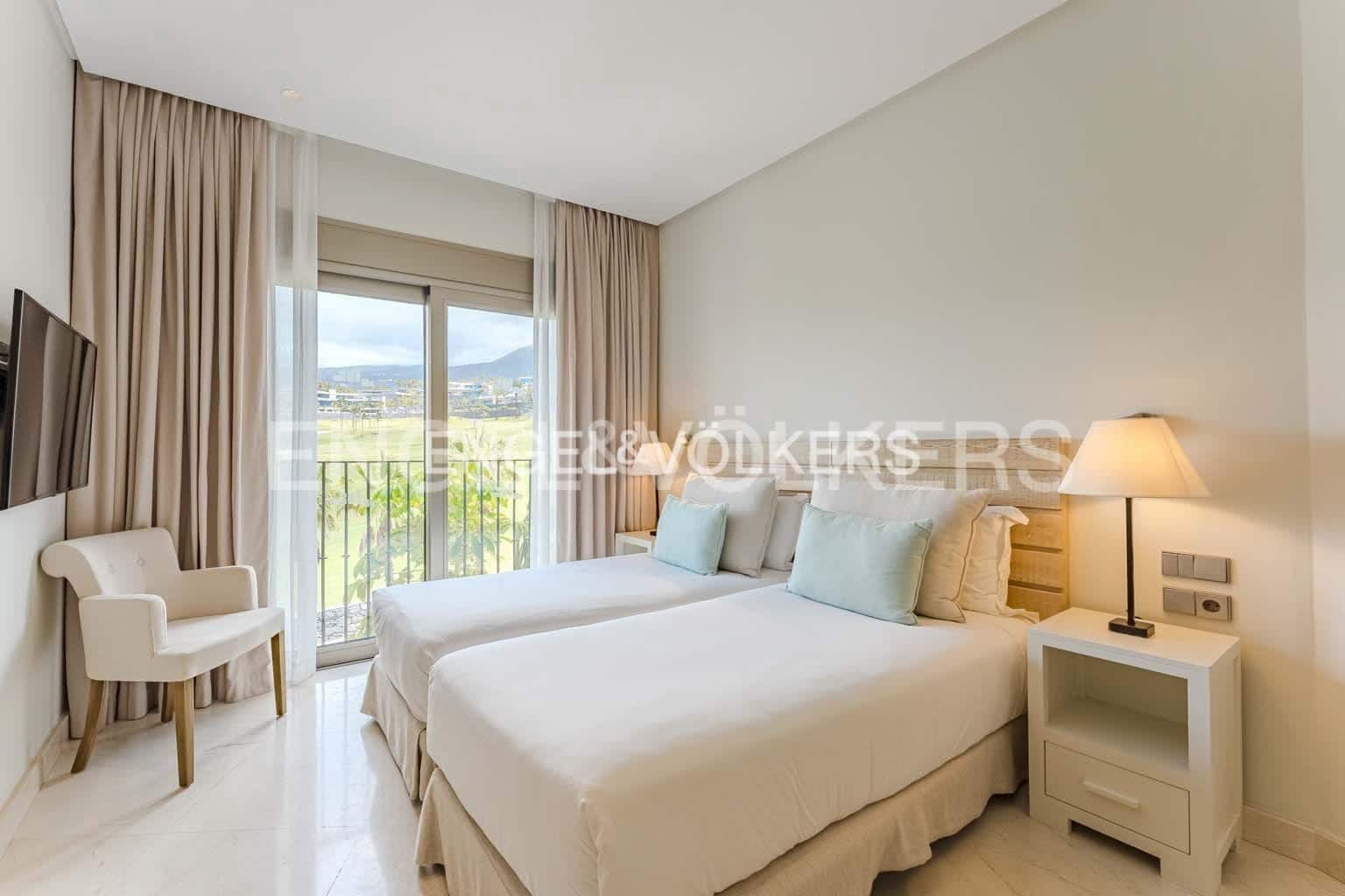 2 bedroom Apartment for sale in Guia de Isora with pool - € 690,000 (Ref: 8935546)