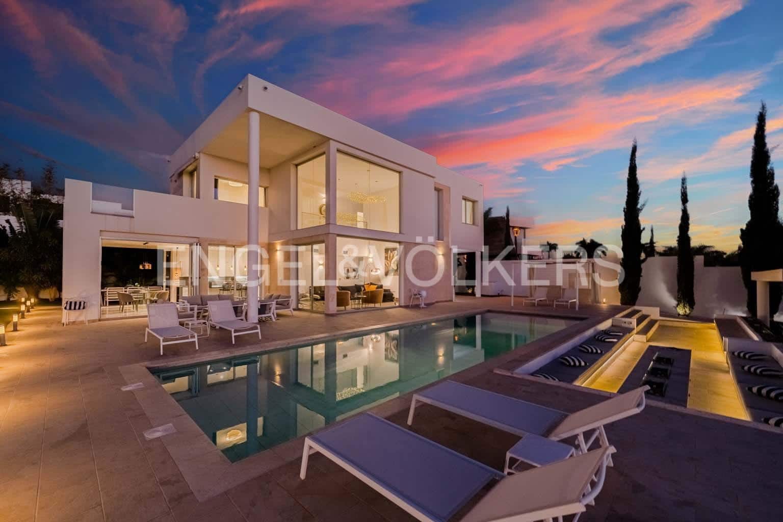 4 soveværelse Villa til salg i Playa Paraiso med swimmingpool - € 2.490.000 (Ref: 8956469)