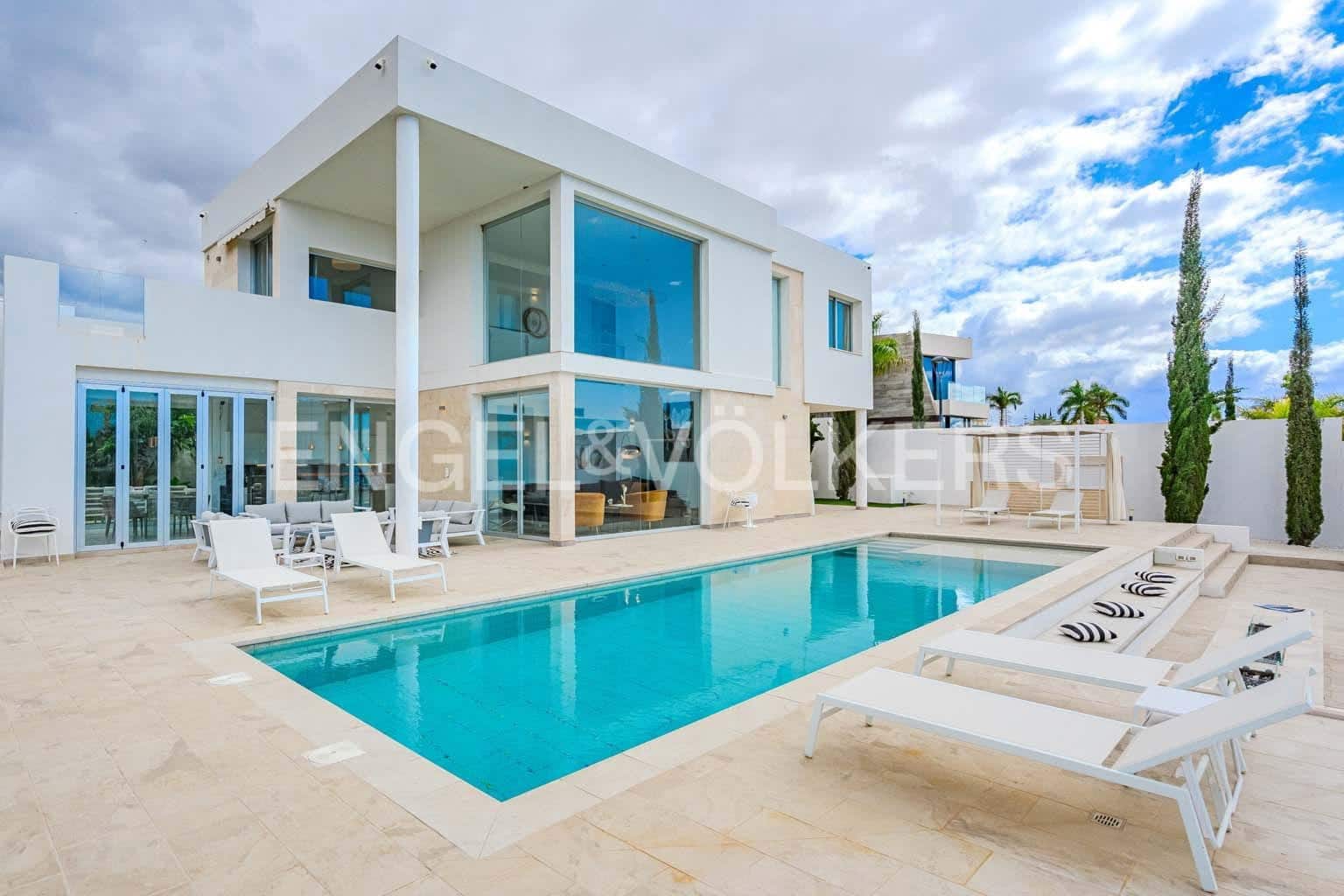 4 soveværelse Villa til salg i Playa Paraiso med swimmingpool - € 2.490.000 (Ref: 8956469)