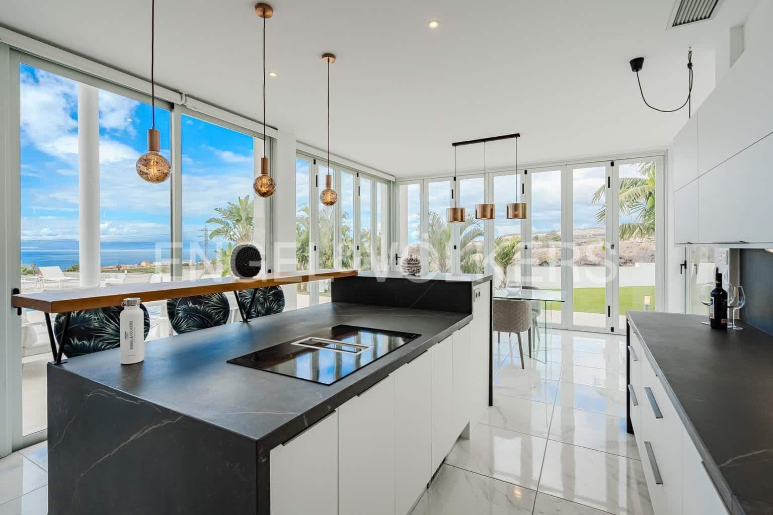 4 soveværelse Villa til salg i Playa Paraiso med swimmingpool - € 2.490.000 (Ref: 8956469)