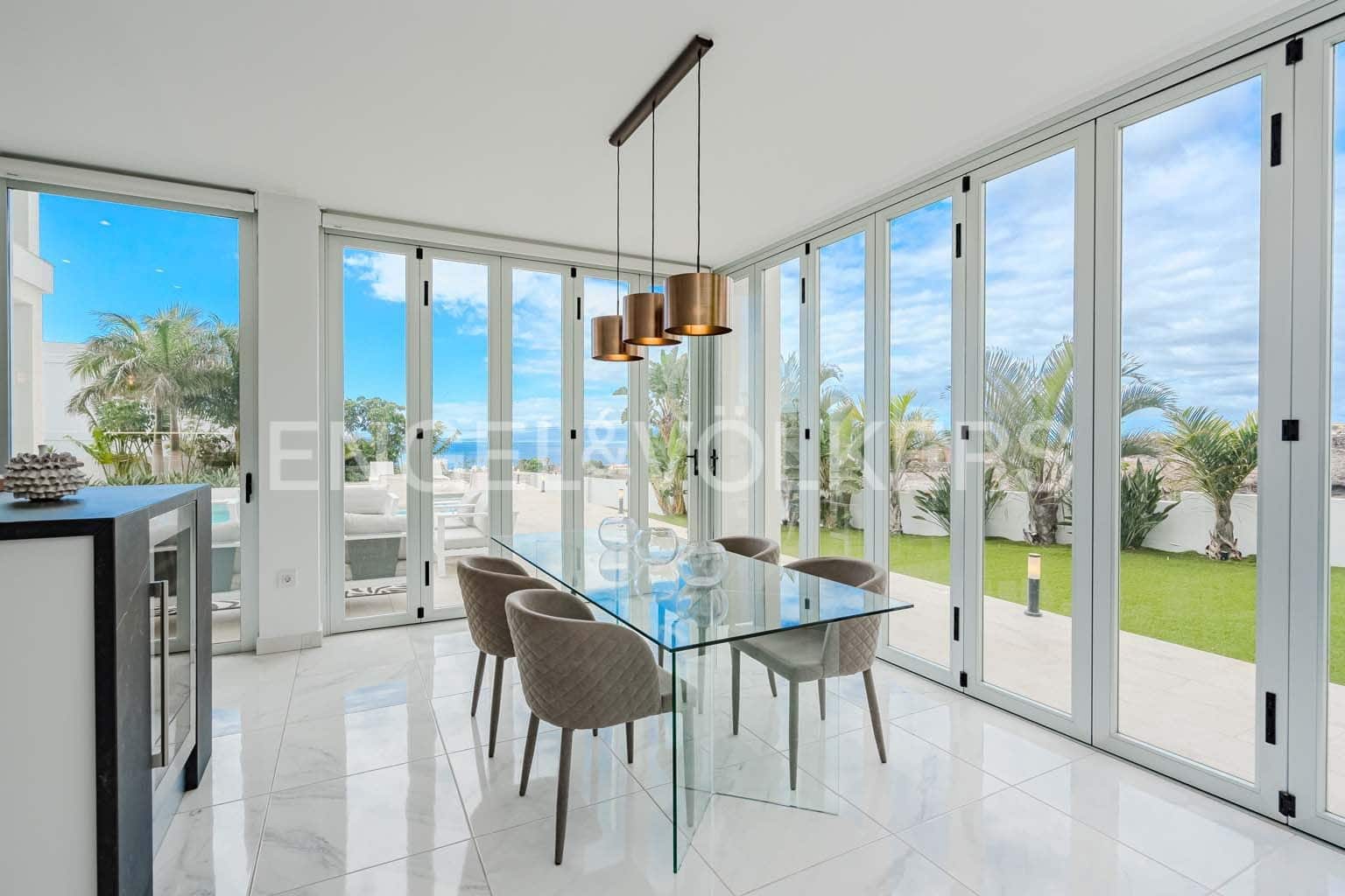 4 soveværelse Villa til salg i Playa Paraiso med swimmingpool - € 2.490.000 (Ref: 8956469)