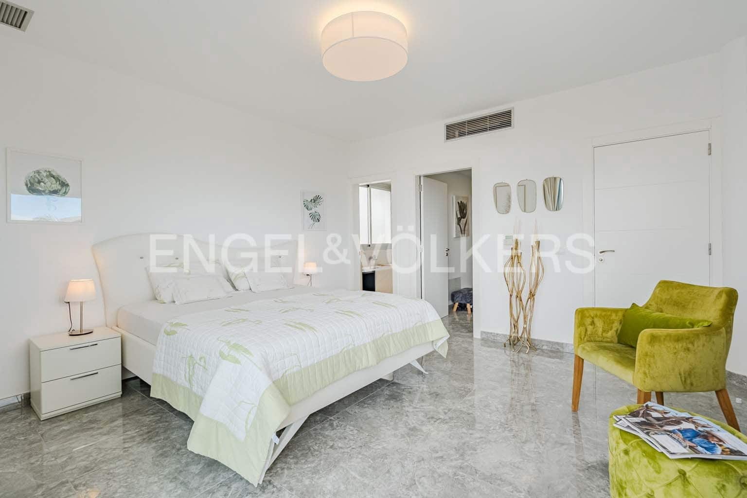 4 soveværelse Villa til salg i Playa Paraiso med swimmingpool - € 2.490.000 (Ref: 8956469)