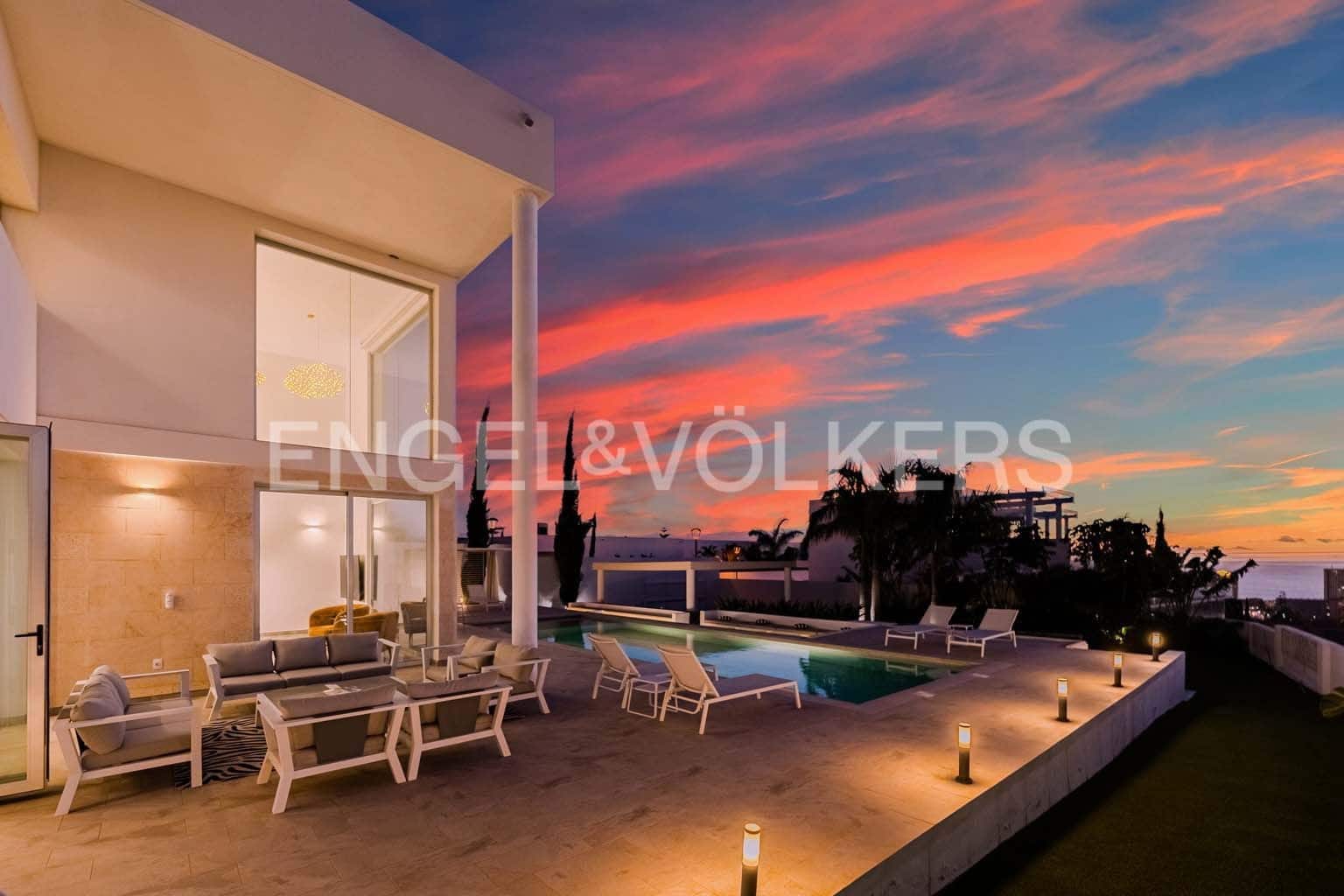 4 soveværelse Villa til salg i Playa Paraiso med swimmingpool - € 2.490.000 (Ref: 8956469)