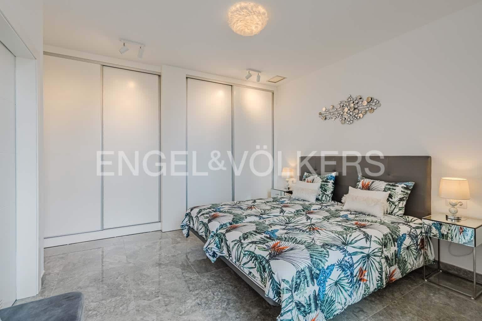 4 soveværelse Villa til salg i Playa Paraiso med swimmingpool - € 2.490.000 (Ref: 8956469)