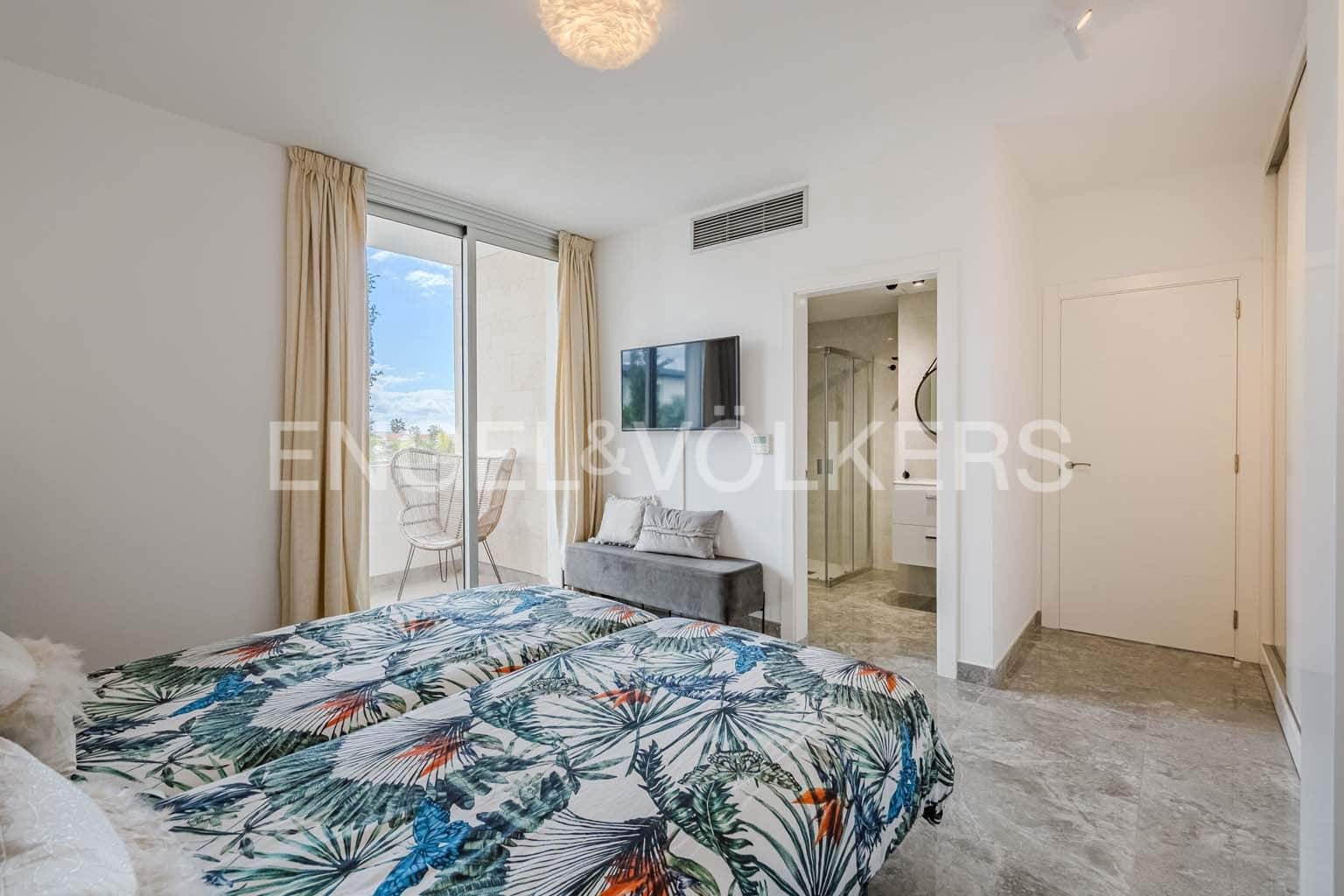 4 soveværelse Villa til salg i Playa Paraiso med swimmingpool - € 2.490.000 (Ref: 8956469)