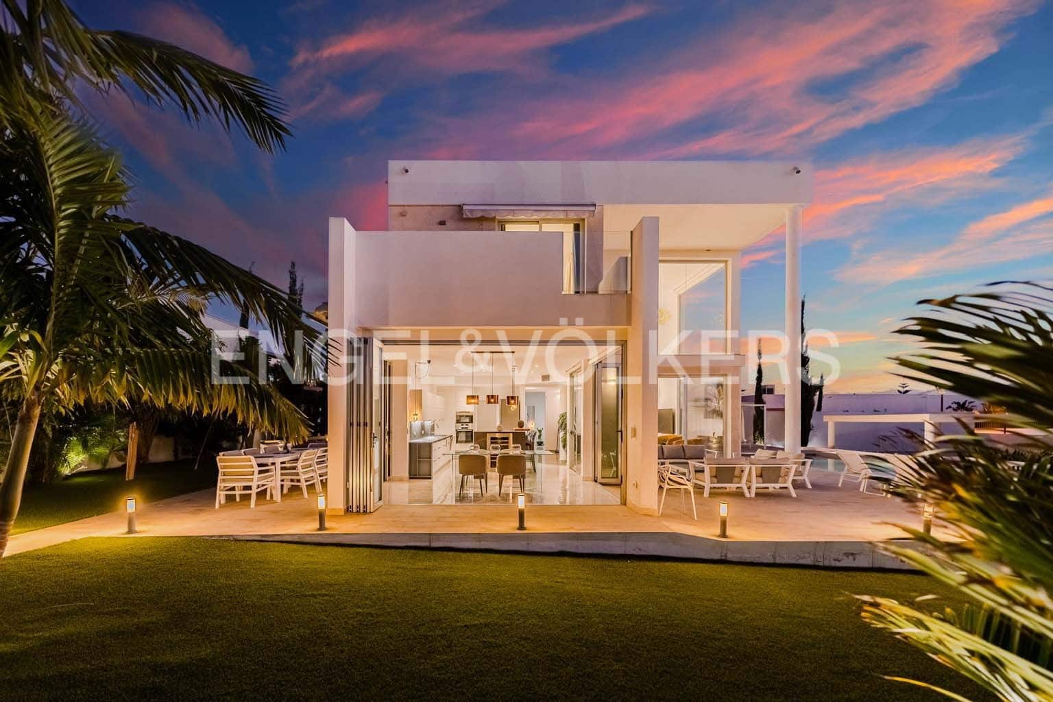 4 soveværelse Villa til salg i Playa Paraiso med swimmingpool - € 2.490.000 (Ref: 8956469)