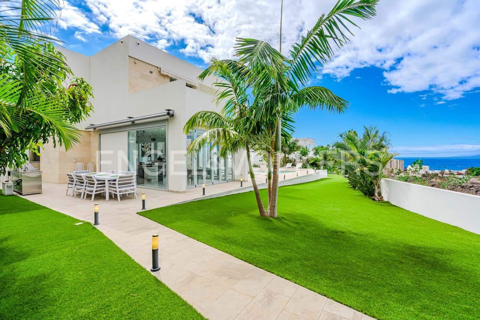 4 soveværelse Villa til salg i Playa Paraiso med swimmingpool - € 2.490.000 (Ref: 8956469)