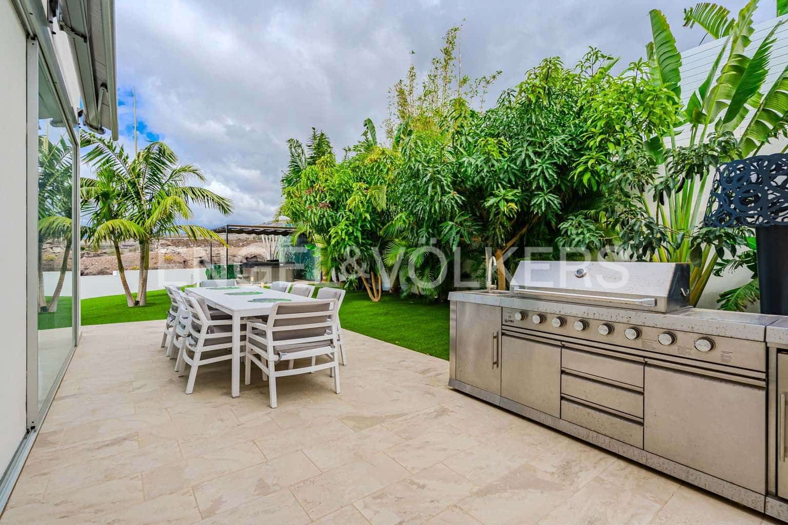 4 soveværelse Villa til salg i Playa Paraiso med swimmingpool - € 2.490.000 (Ref: 8956469)