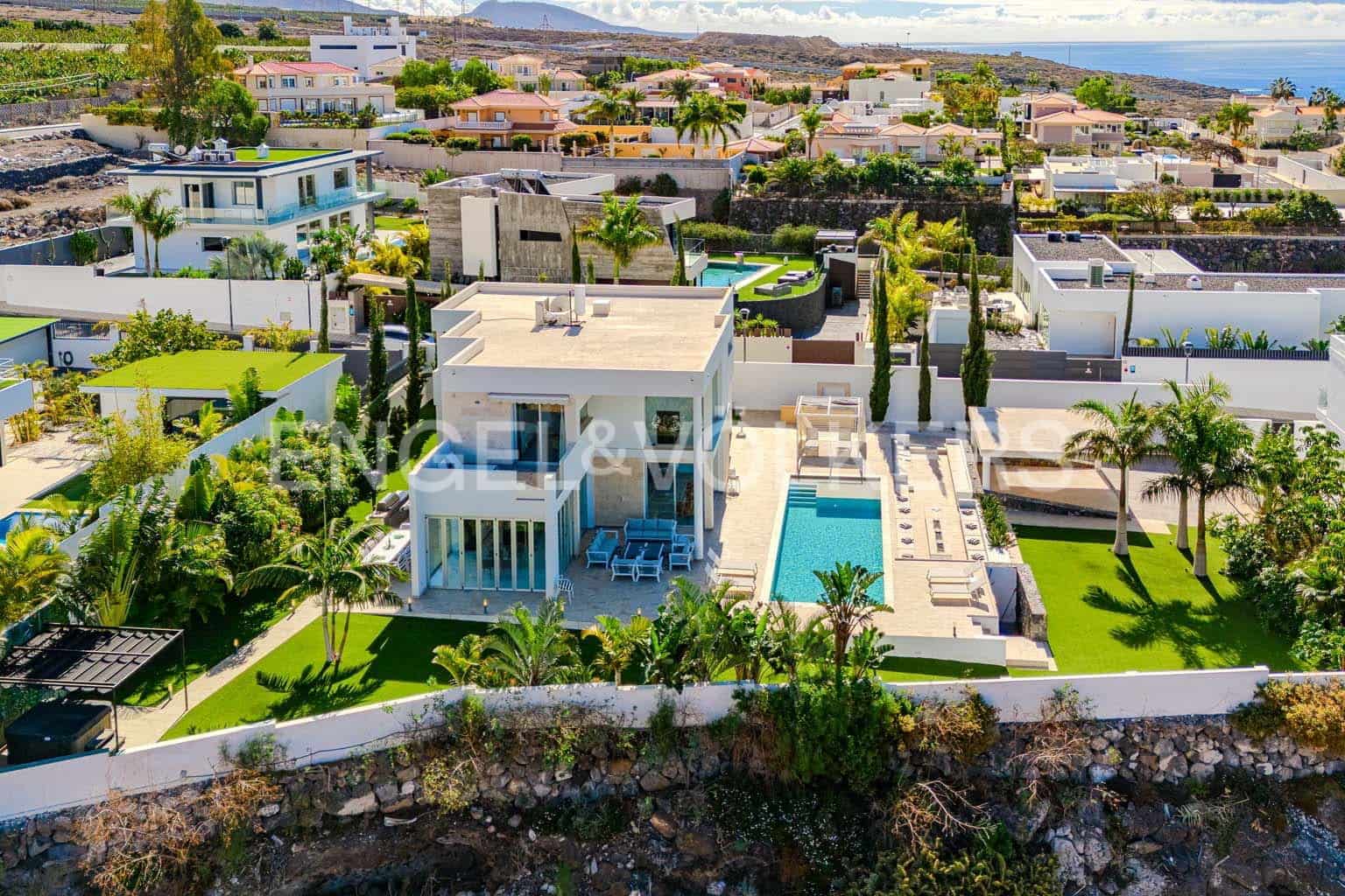 4 soveværelse Villa til salg i Playa Paraiso med swimmingpool - € 2.490.000 (Ref: 8956469)
