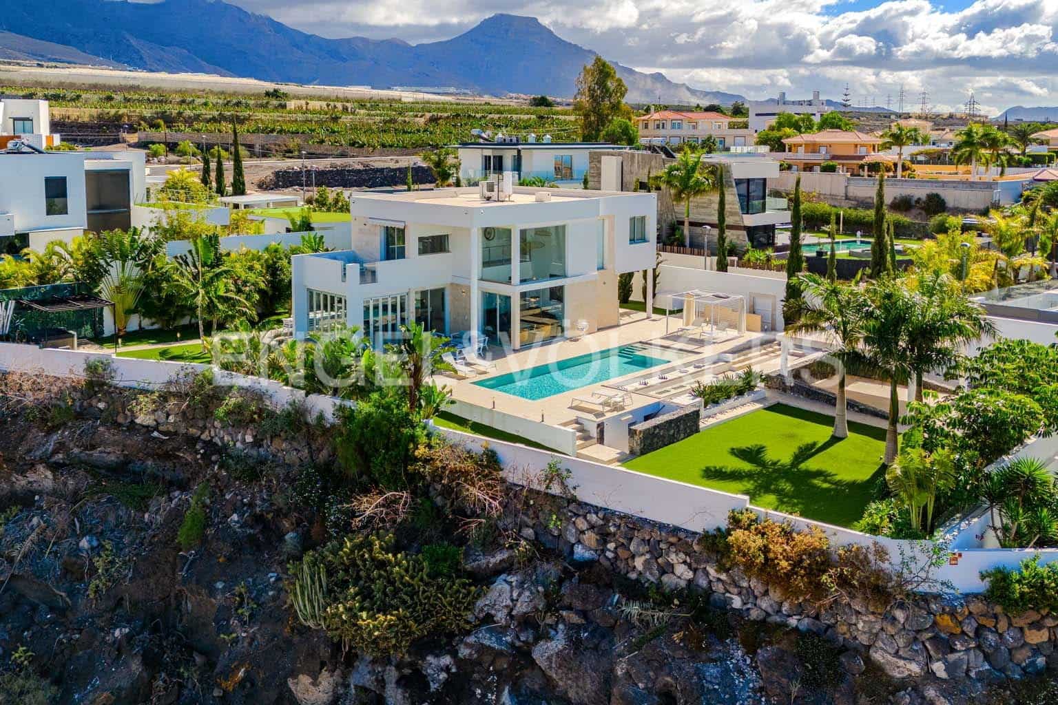 4 soveværelse Villa til salg i Playa Paraiso med swimmingpool - € 2.490.000 (Ref: 8956469)