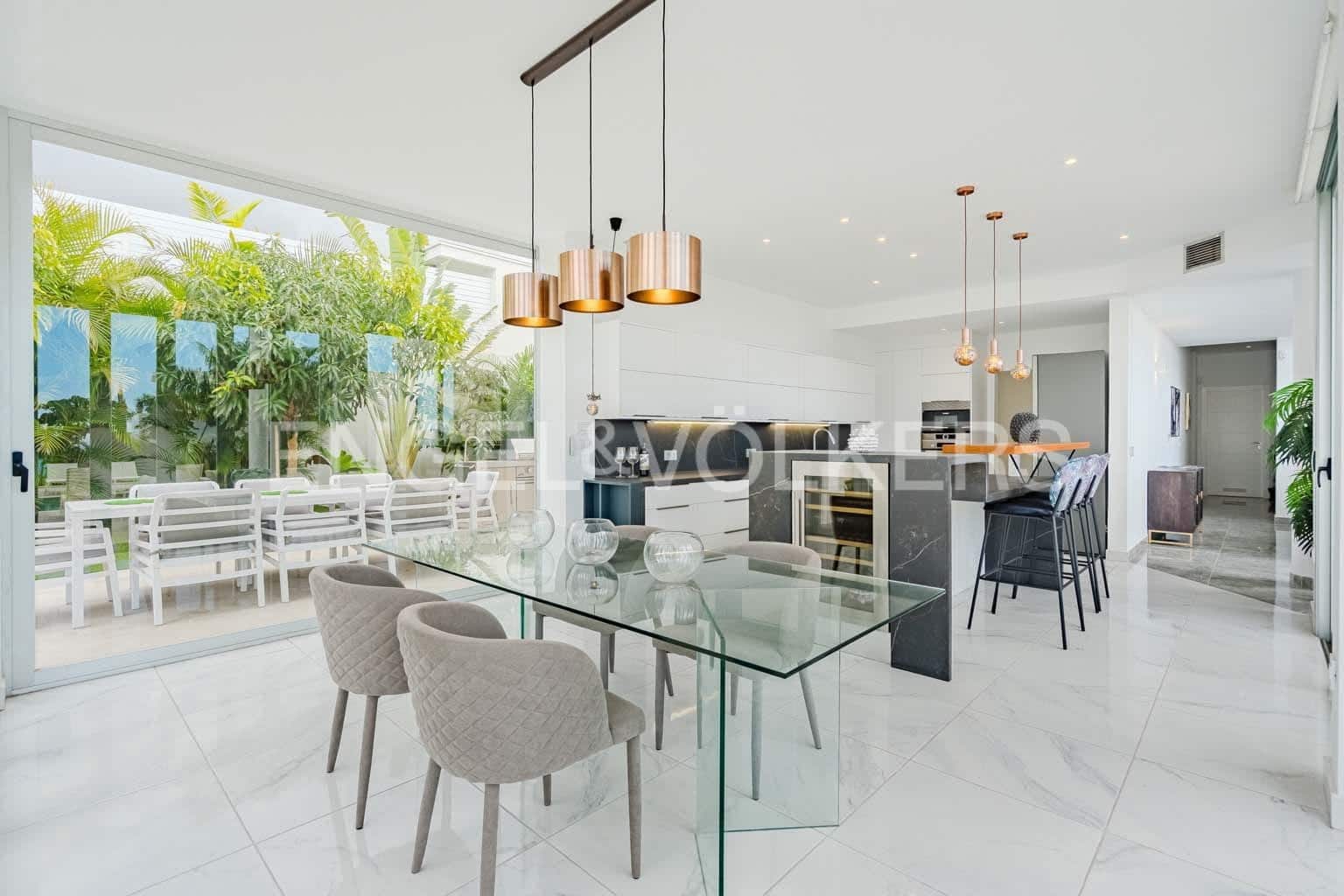 4 soveværelse Villa til salg i Playa Paraiso med swimmingpool - € 2.490.000 (Ref: 8956469)