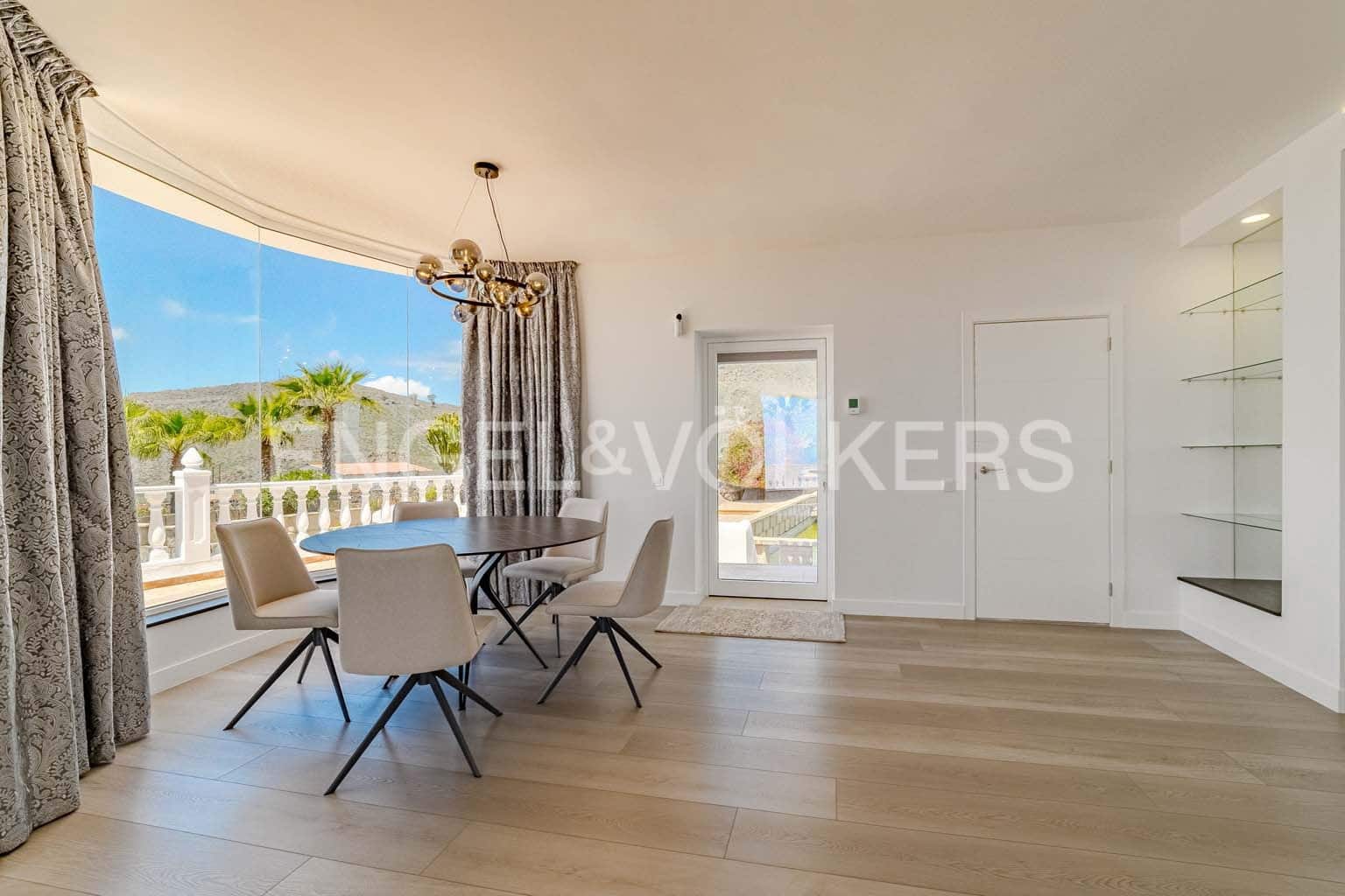 5 soverom Villa til salgs i San Miguel de Abona med svømmebasseng garasje - € 1 800 000 (Ref: 8968830)