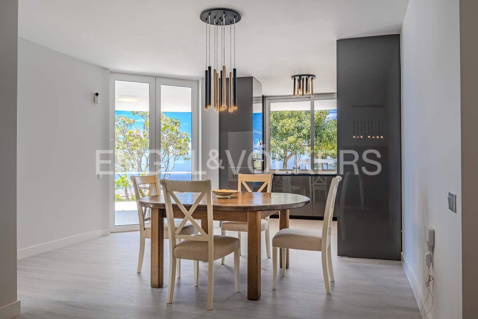 5 soverom Villa til salgs i San Miguel de Abona med svømmebasseng garasje - € 1 800 000 (Ref: 8968830)