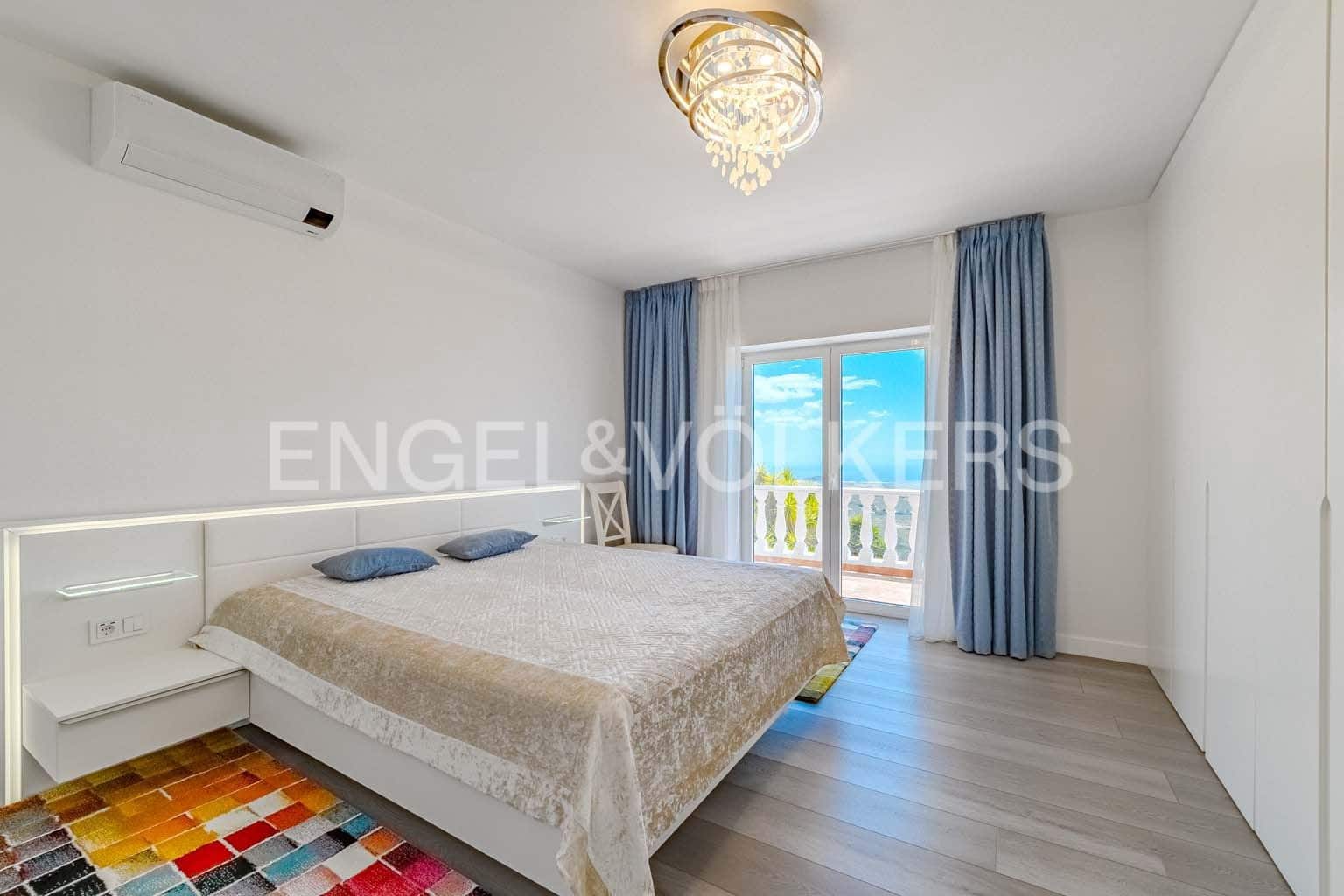 5 soverom Villa til salgs i San Miguel de Abona med svømmebasseng garasje - € 1 800 000 (Ref: 8968830)