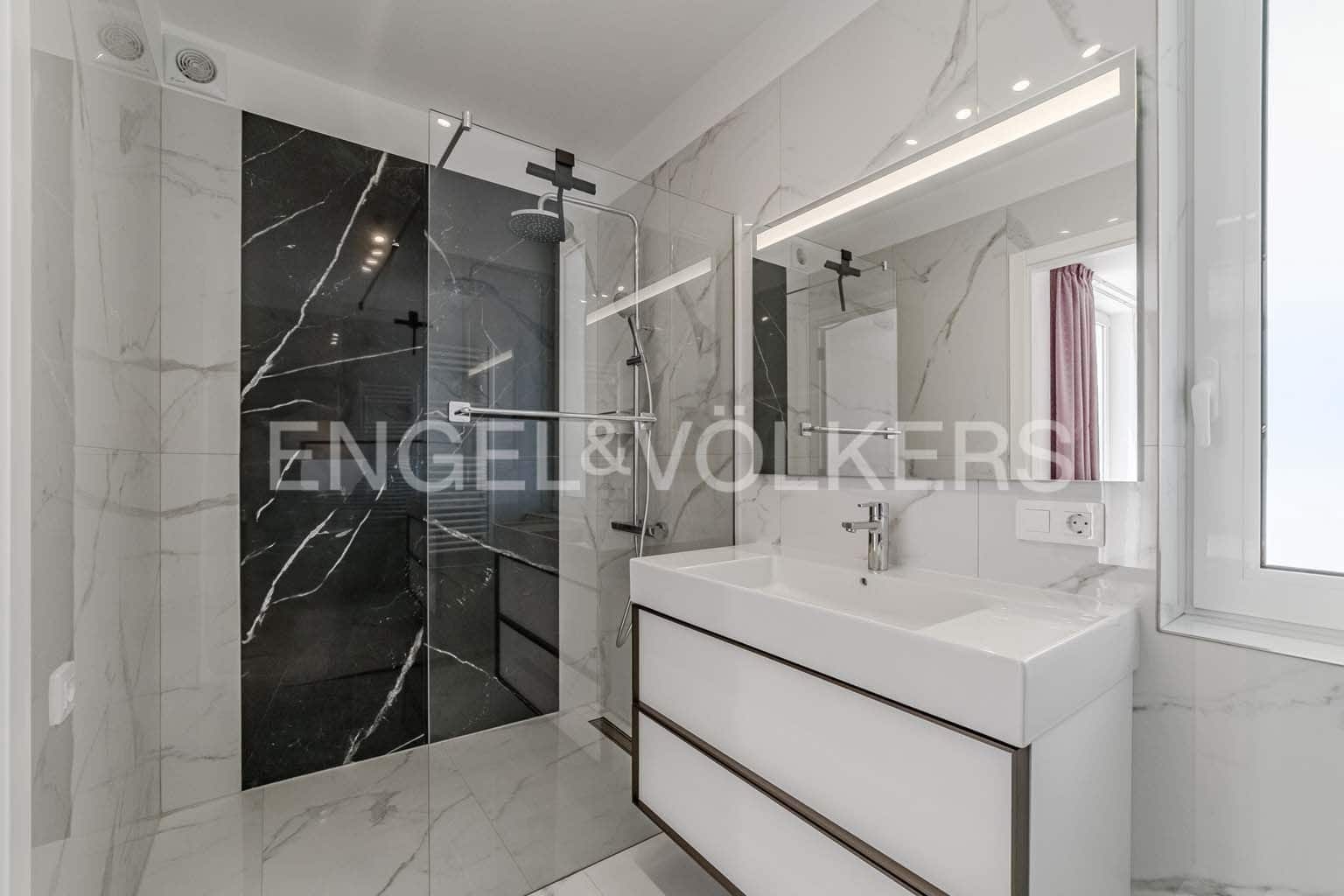 5 soverom Villa til salgs i San Miguel de Abona med svømmebasseng garasje - € 1 800 000 (Ref: 8968830)