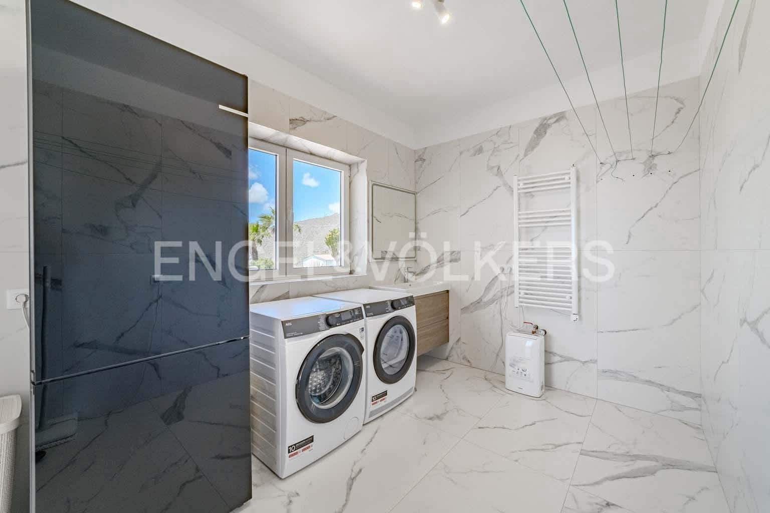 5 soverom Villa til salgs i San Miguel de Abona med svømmebasseng garasje - € 1 800 000 (Ref: 8968830)