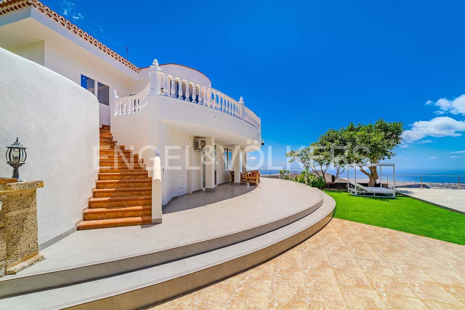 5 soverom Villa til salgs i San Miguel de Abona med svømmebasseng garasje - € 1 800 000 (Ref: 8968830)