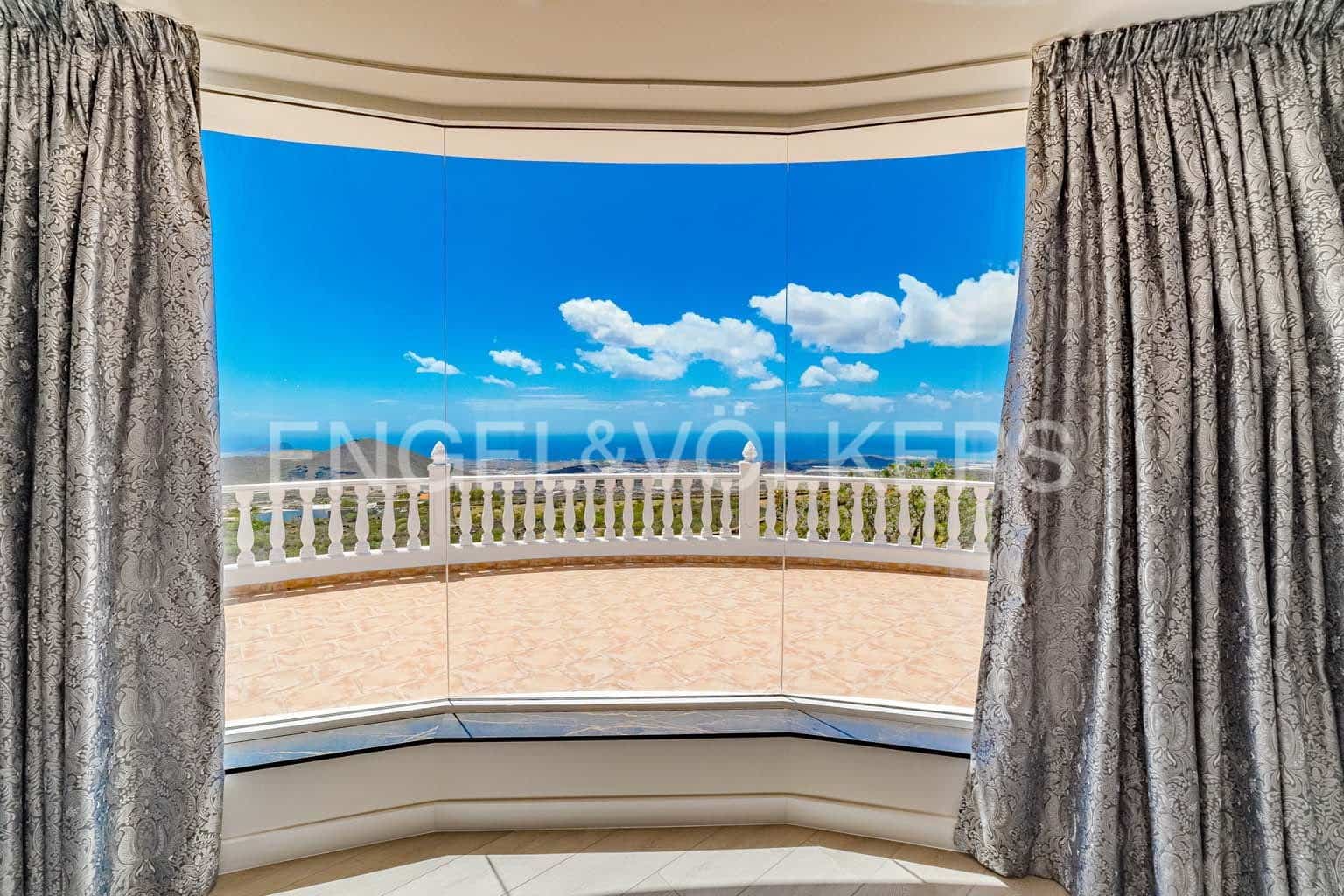 5 soverom Villa til salgs i San Miguel de Abona med svømmebasseng garasje - € 1 800 000 (Ref: 8968830)