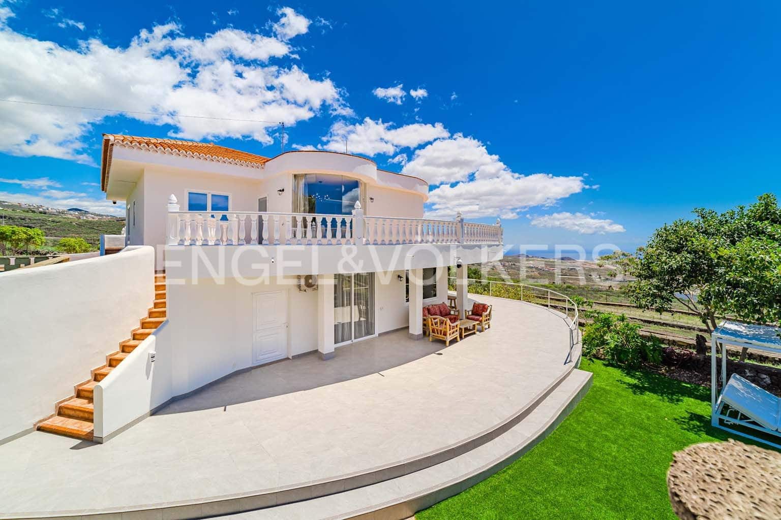 5 soverom Villa til salgs i San Miguel de Abona med svømmebasseng garasje - € 1 800 000 (Ref: 8968830)