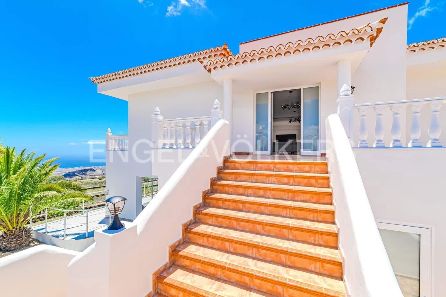 5 soverom Villa til salgs i San Miguel de Abona med svømmebasseng garasje - € 1 800 000 (Ref: 8968830)