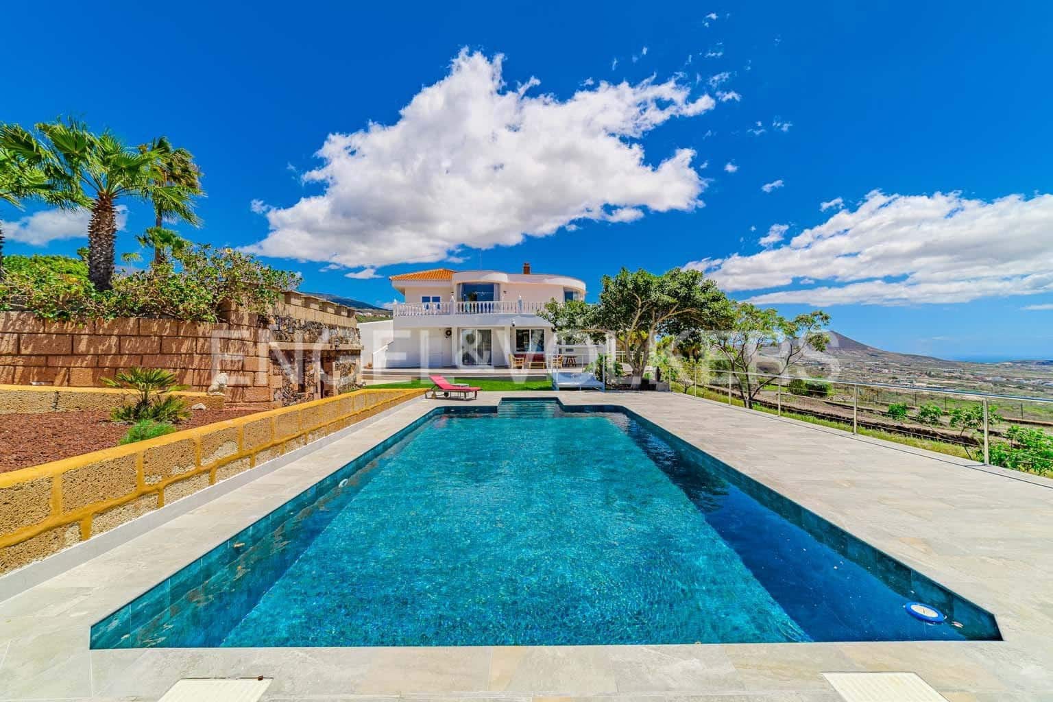 5 soverom Villa til salgs i San Miguel de Abona med svømmebasseng garasje - € 1 800 000 (Ref: 8968830)