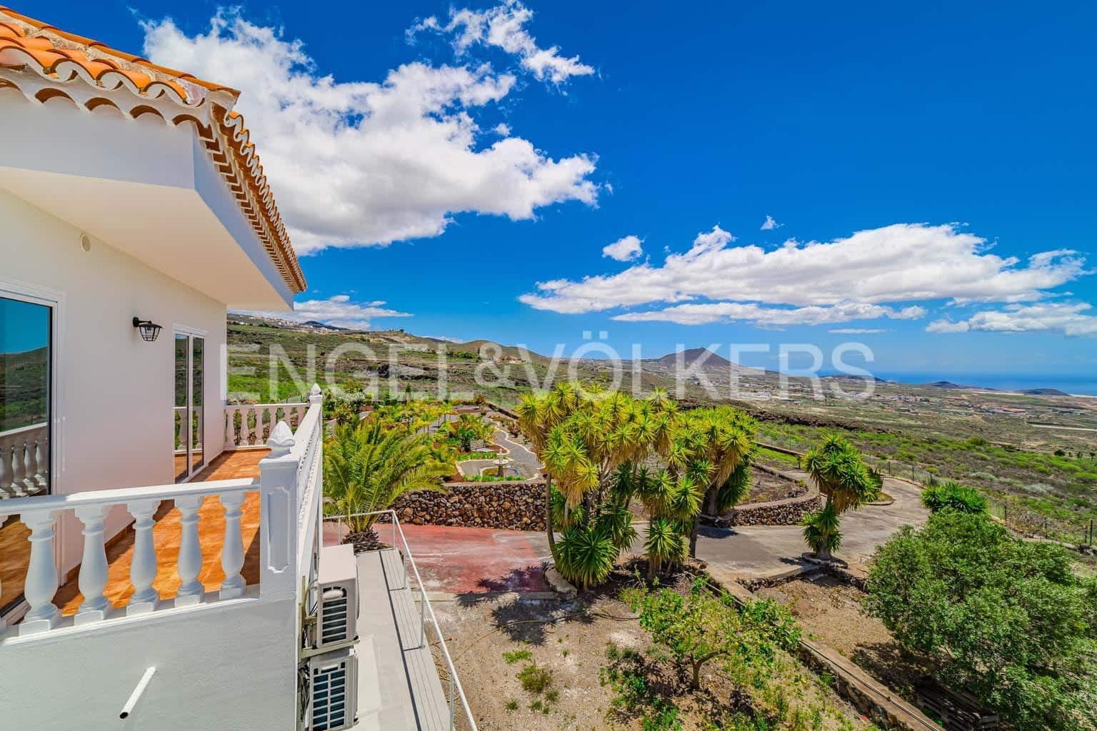 5 soverom Villa til salgs i San Miguel de Abona med svømmebasseng garasje - € 1 800 000 (Ref: 8968830)