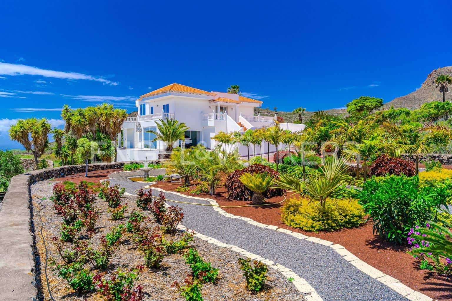 5 soverom Villa til salgs i San Miguel de Abona med svømmebasseng garasje - € 1 800 000 (Ref: 8968830)