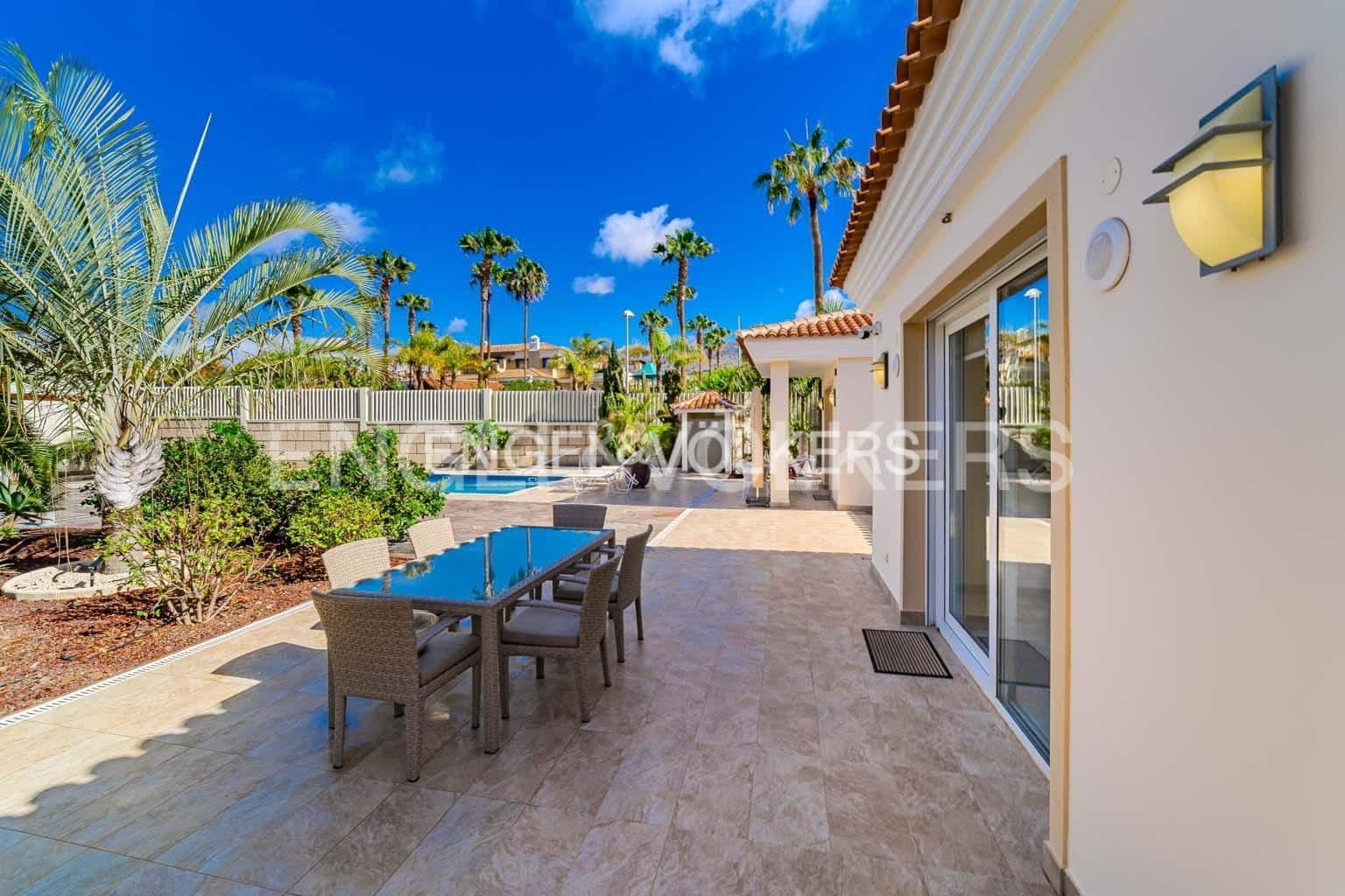 4 sypialnia Willa na sprzedaż w Costa Adeje z basenem garażem - 4 700 000 € (Ref: 8982854)