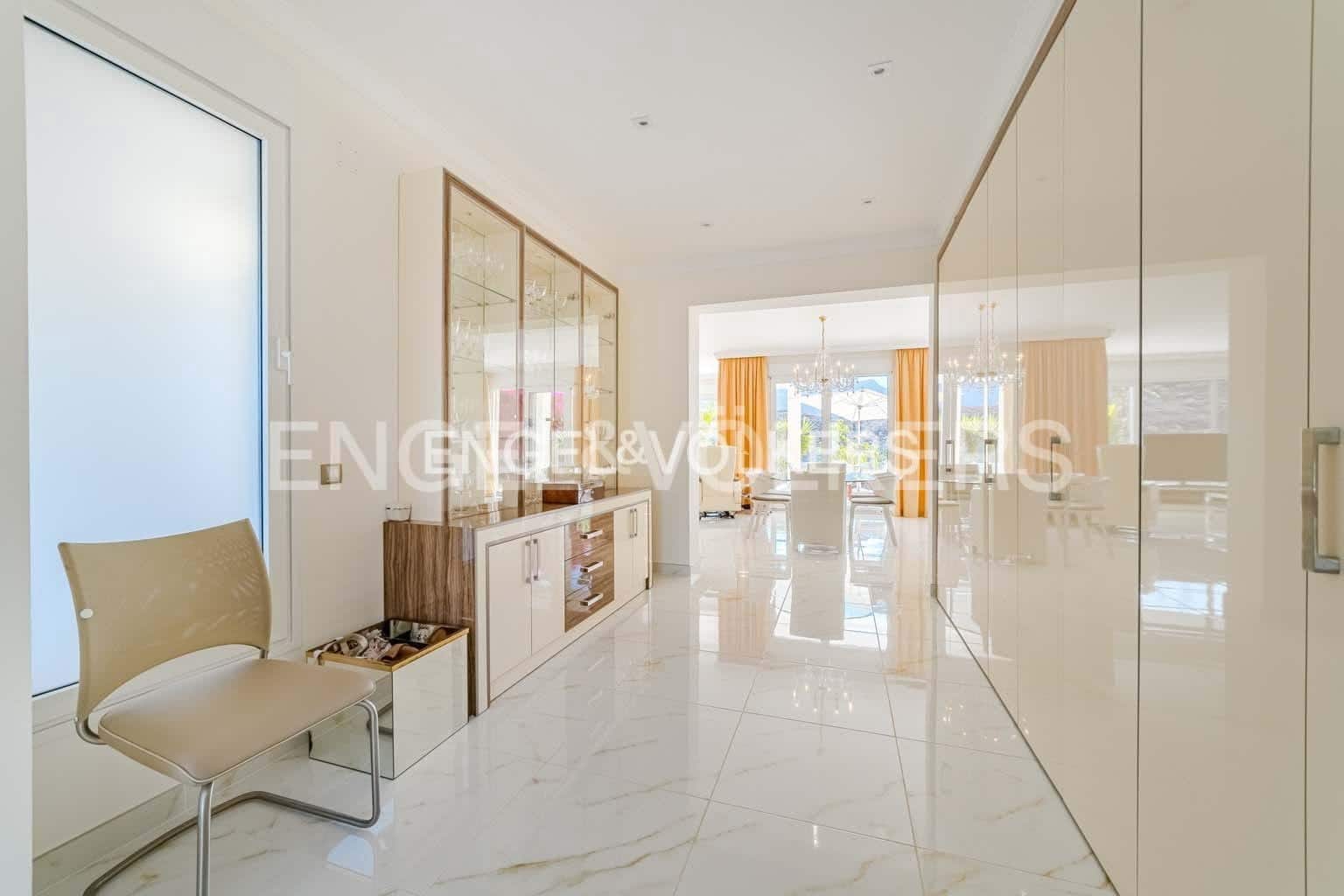 4 sypialnia Willa na sprzedaż w Costa Adeje z basenem garażem - 4 700 000 € (Ref: 8982854)